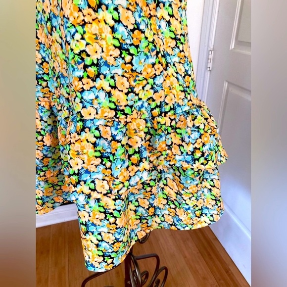 Davi & Dani Off Shoulders Dress - Picture 9 of 10